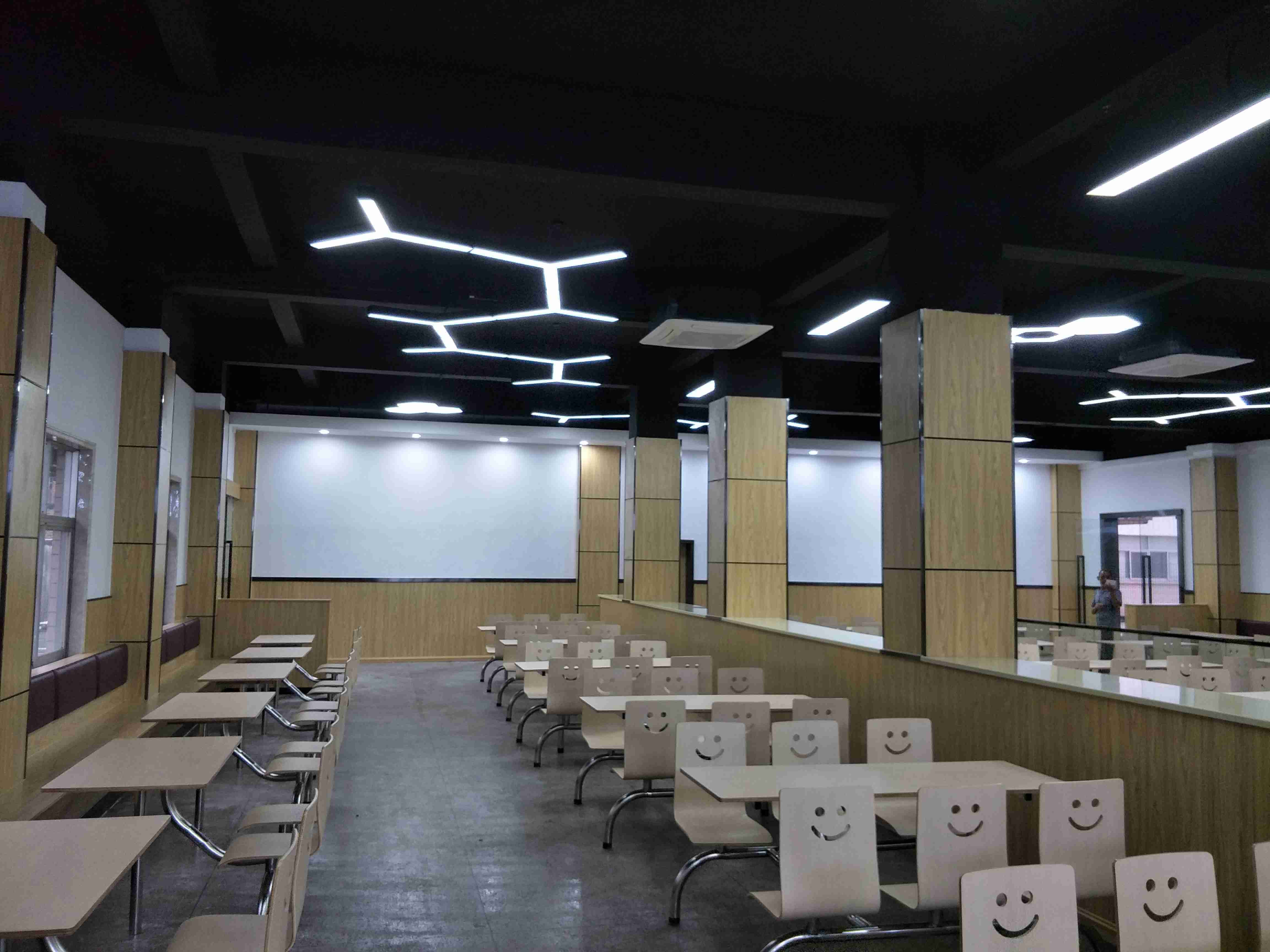 茂迅實(shí)業(yè)食堂裝修工程